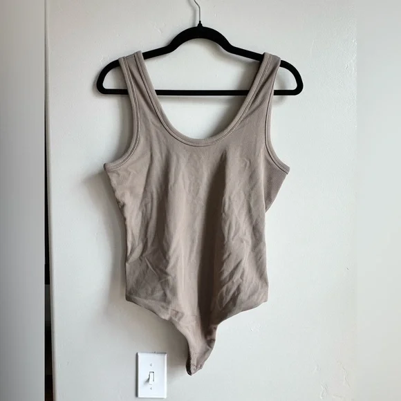 Nuuds Taupe Ribbed Tank Bodysuit Scoop Neck Clean Girl Capsule L Resortwear - Picture 2 of 5
